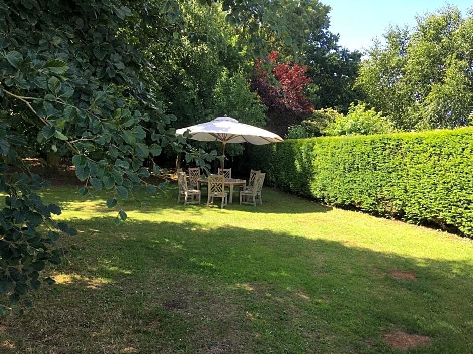 Field End House Strawberry Lane Meysey Hampton