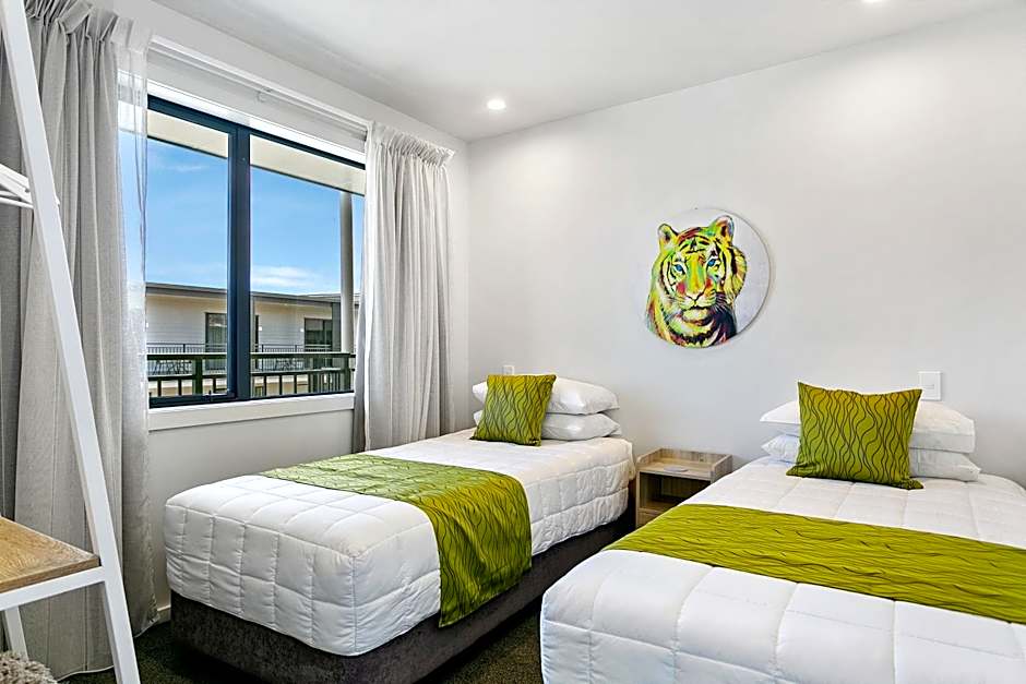 Acacia Lake View Motel
