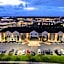 La Quinta Inn & Suites by Wyndham Milwaukee Delafield