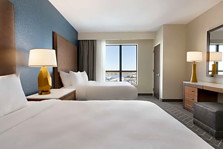 2 Queen Premium Suite Hearing Accessible River View