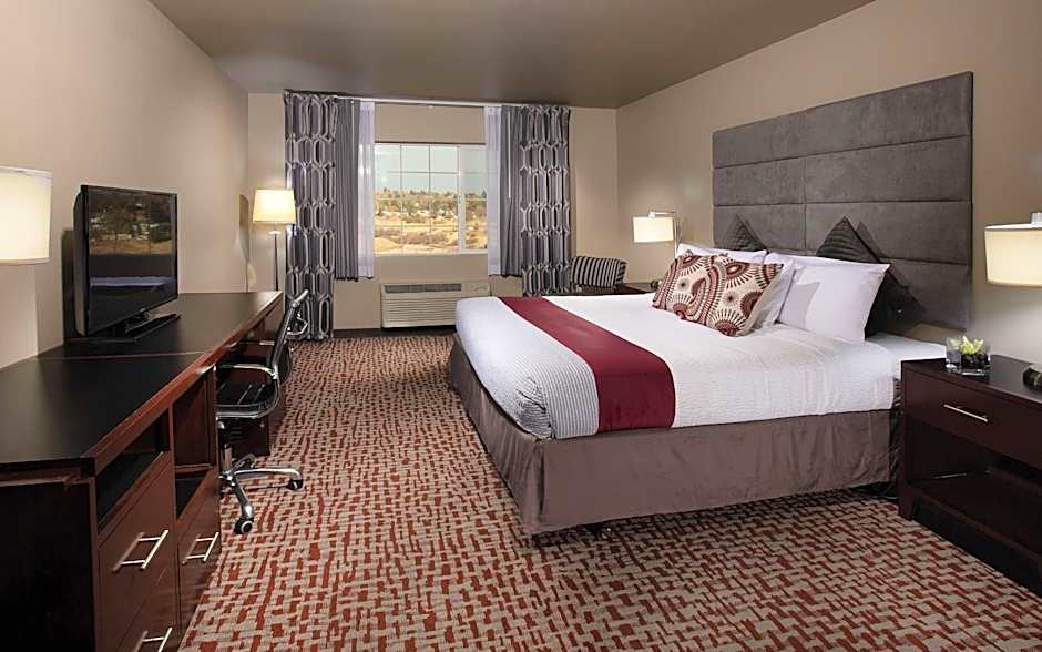 Photo 1 of 4 of 1 King Bed, City View