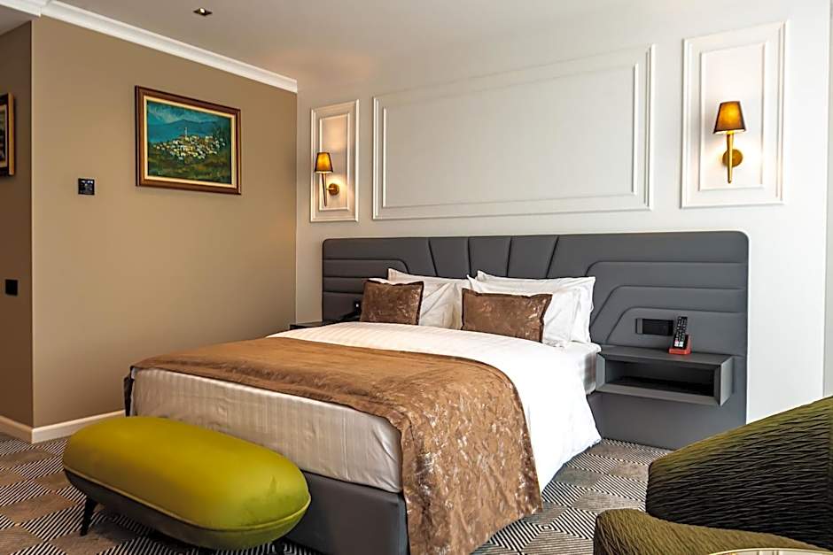 Photo 1 of 15 of Superior 1 King Bed