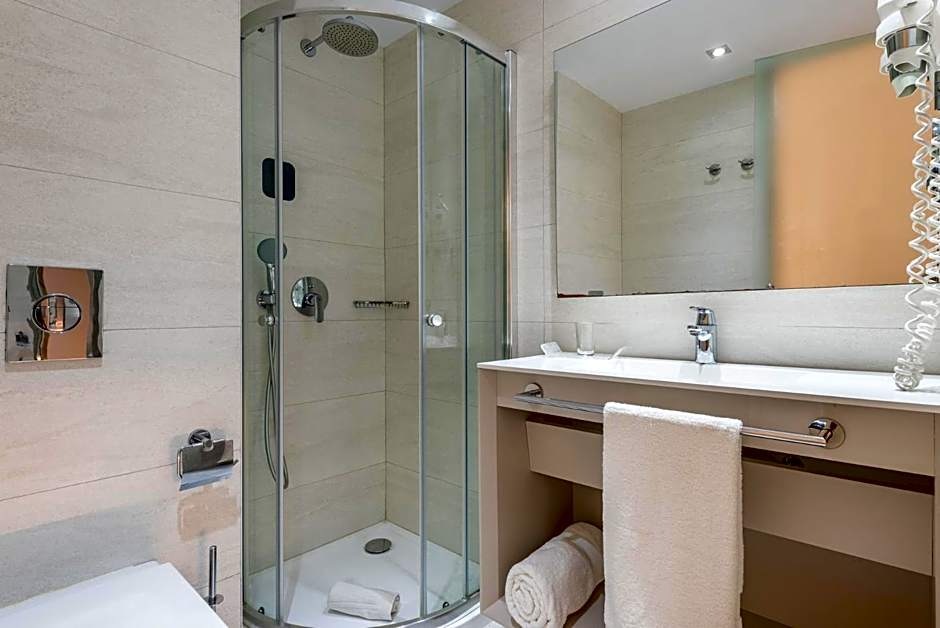 Kyrat Amarac - Adults Only