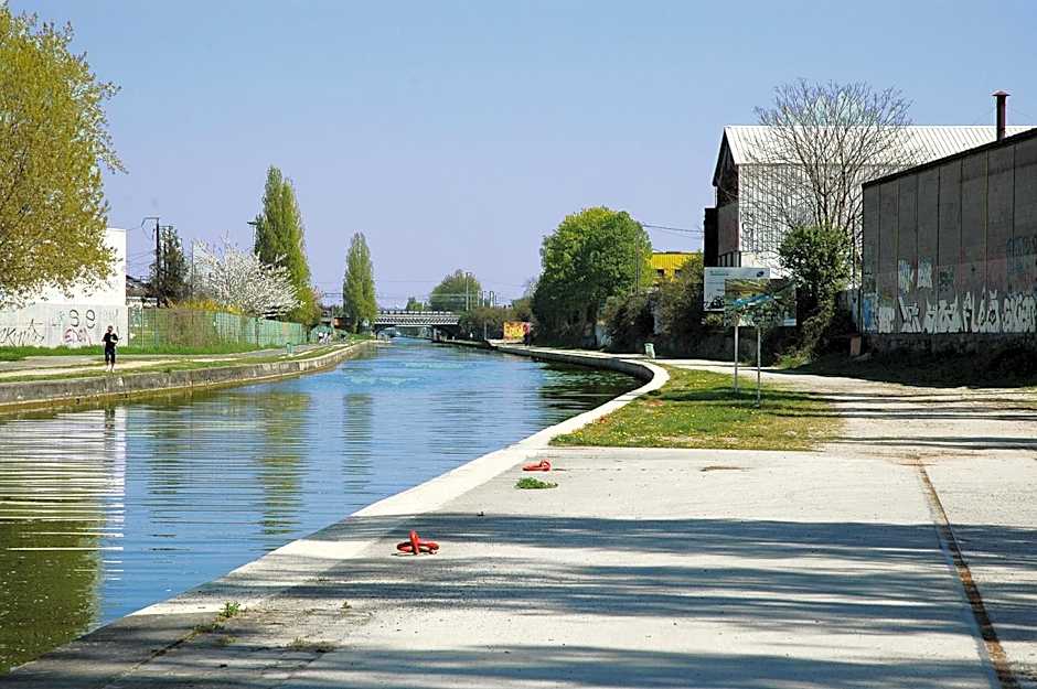 Le Cheval Noir Hôtel Paris Pantin