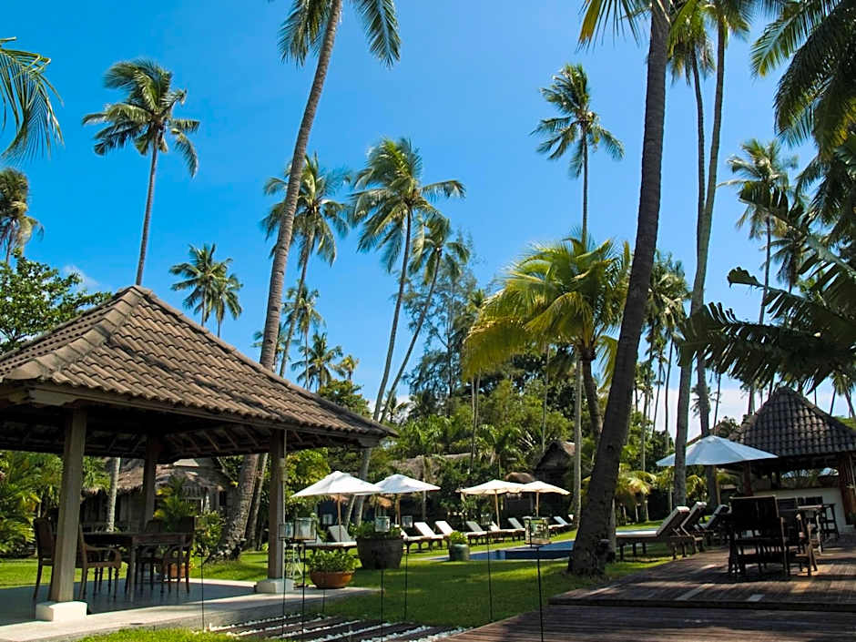 Bon Ton Antique Wooden Villas