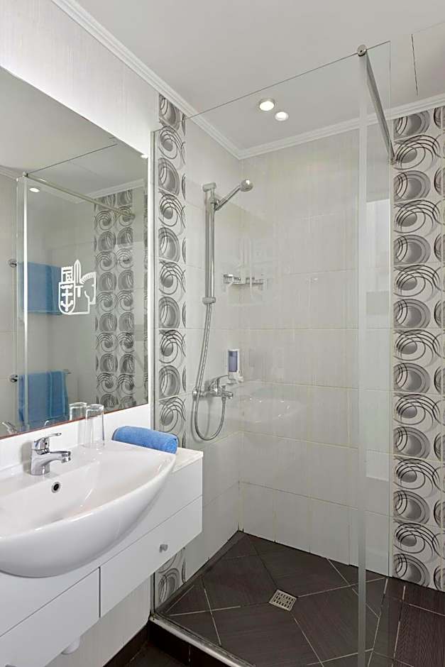 Napa Prince Hotel Apts