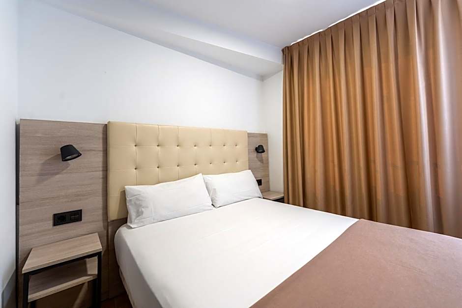 Hotel Queens - Adults Only By MC