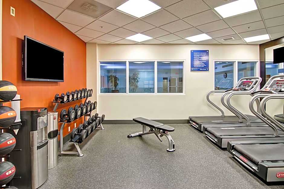 Hampton Inn By Hilton And Suites Calgary-Airport