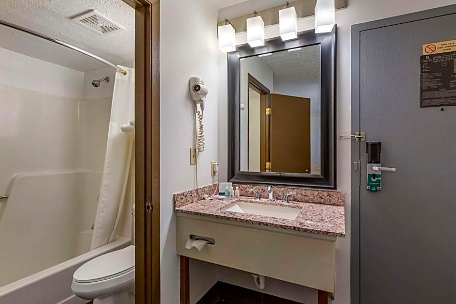 Quality Inn Youngstown