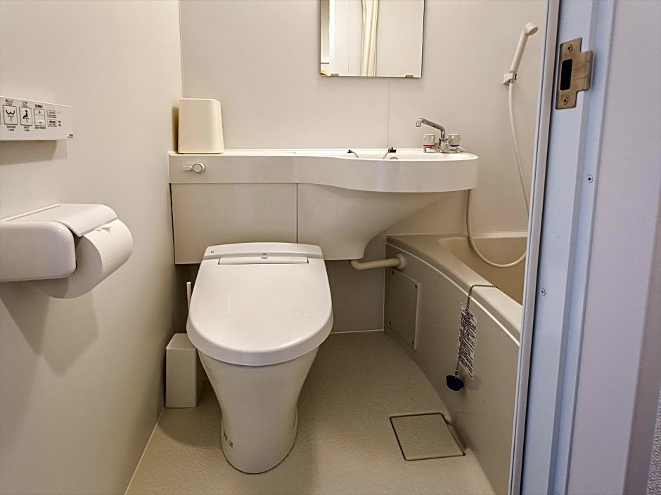Kariyushi COndominium Resort Naha Living Inn Asahibashiekimae Annex and Premier