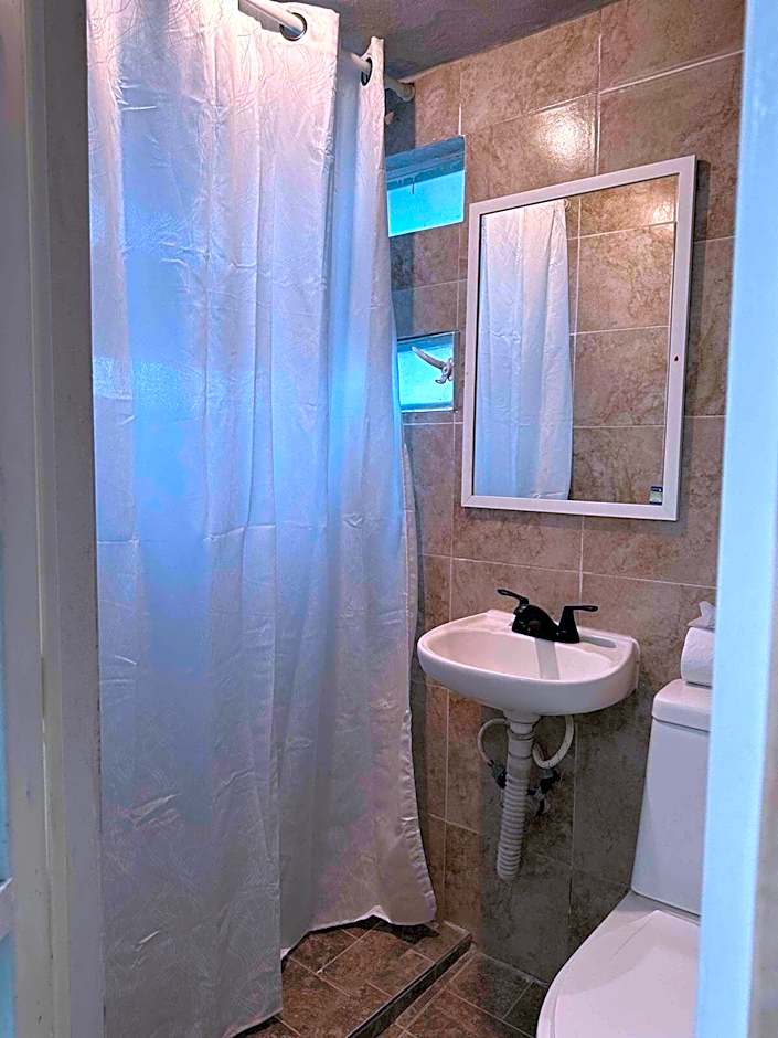 Casa Vázquez , "Como en casa" , hospédate con nosotros y recibirás una atención personalizada, servicio y confort nos distingue.