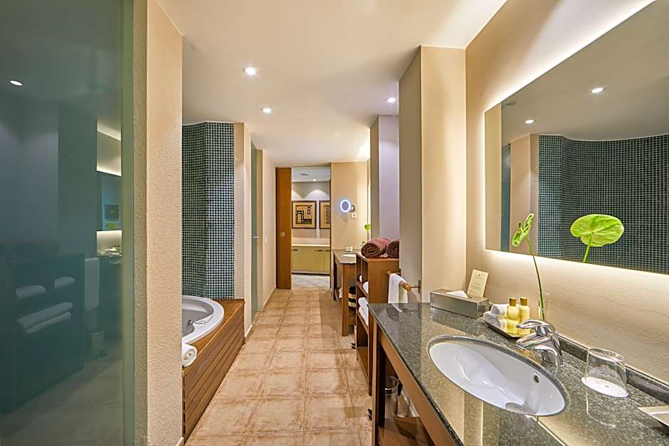 Photo 1 of 5 of PREFERRED CLUB SUITE OCEAN VIEW 2 ADULTS
