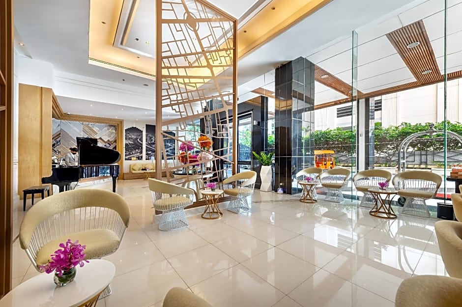 Bandara Suites Silom