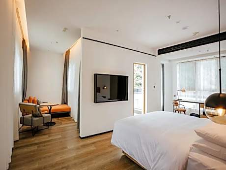 Villa Room B, Guest room, 1 King, Mountain view