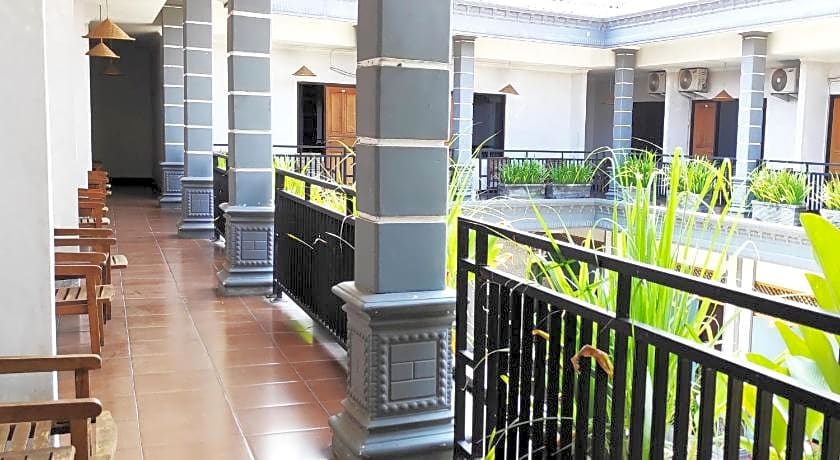 Hotel Salma Syariah Mitra RedDoorz near Terminal Baru Kediri