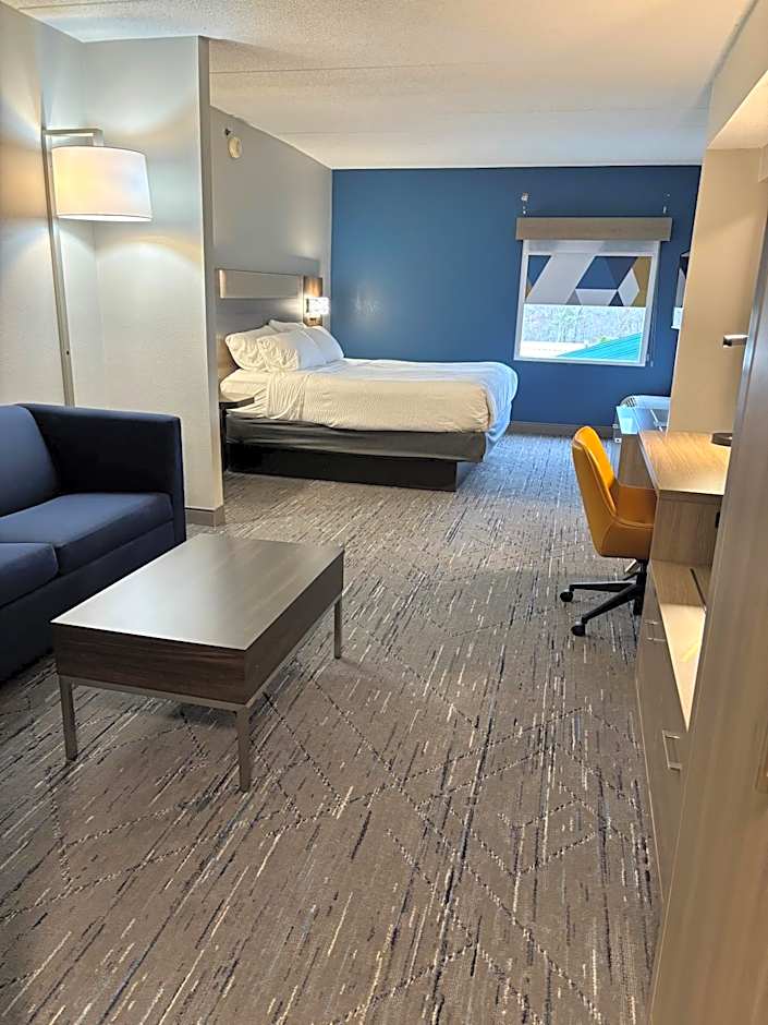 Holiday Inn Express Hotel & Suites Charleston-Southridge By IHG