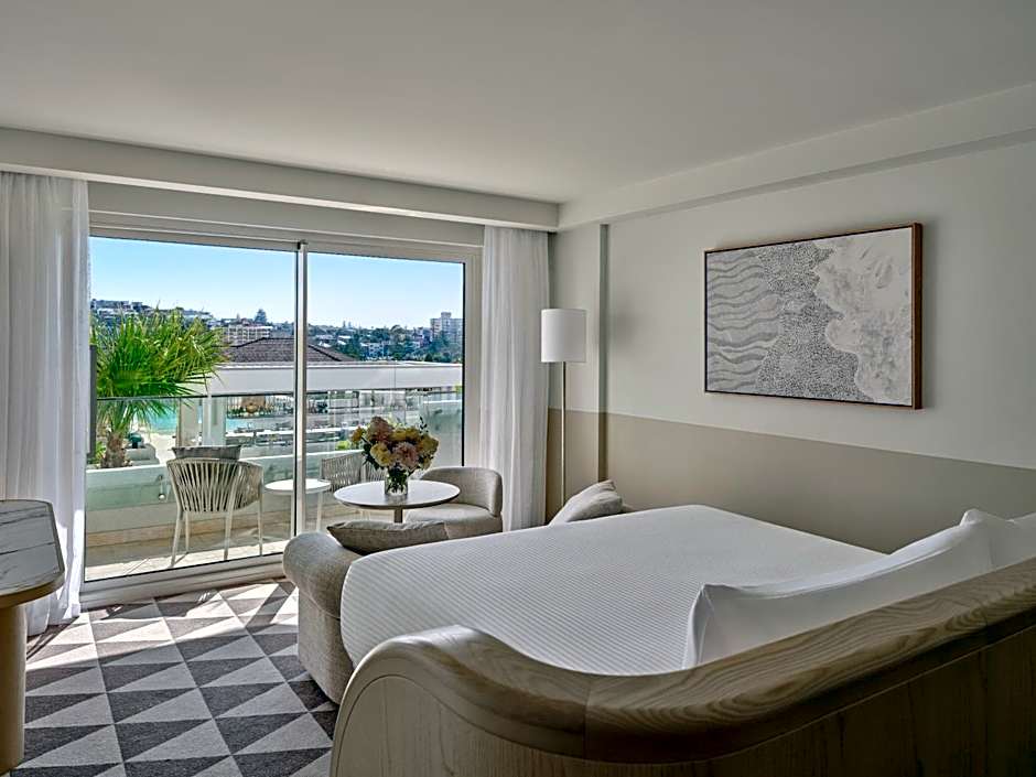 Photo 1 of 3 of Premium 1 King Bed, Pool View