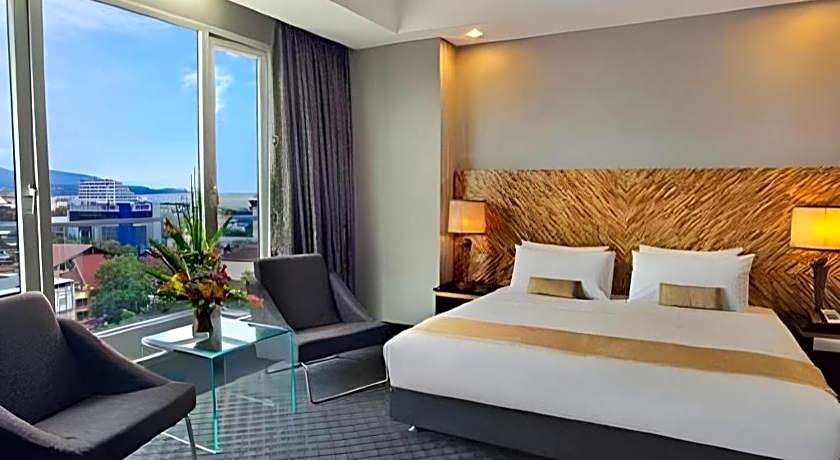 Sintesa Peninsula Hotel