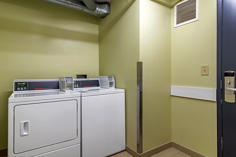 Holiday Inn Atlanta-Gas South Arena Area, an IHG Hotel By IHG