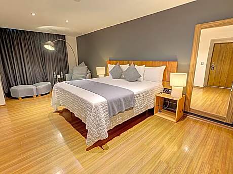 Standard Queen Room