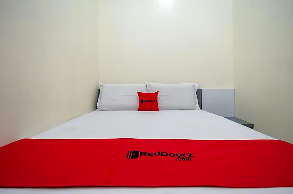 RedDoorz Syariah near RS Tentara Solok