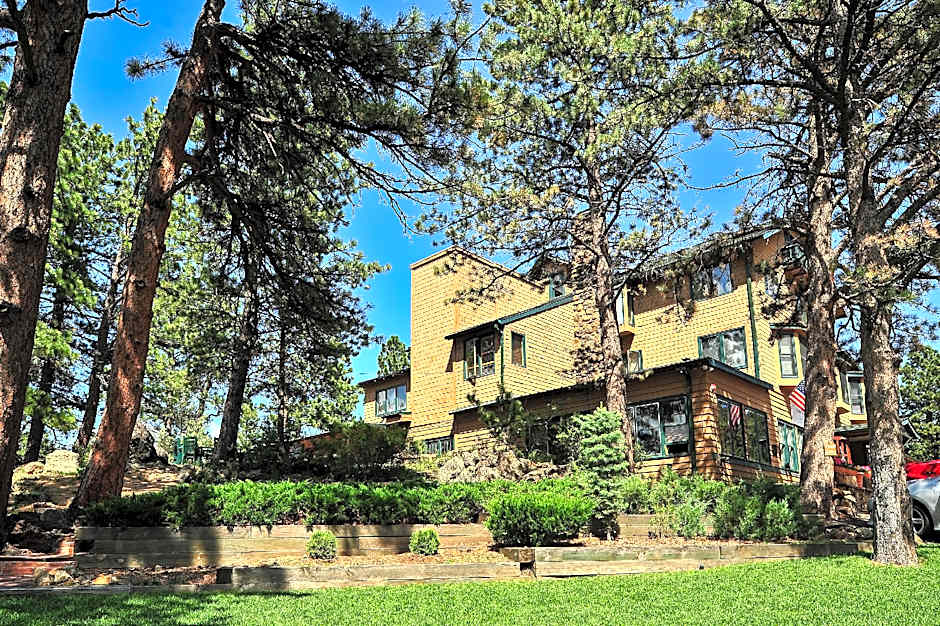 The Historic Crags Lodge