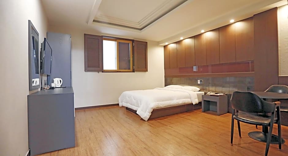 Incheon Airport Hotel June