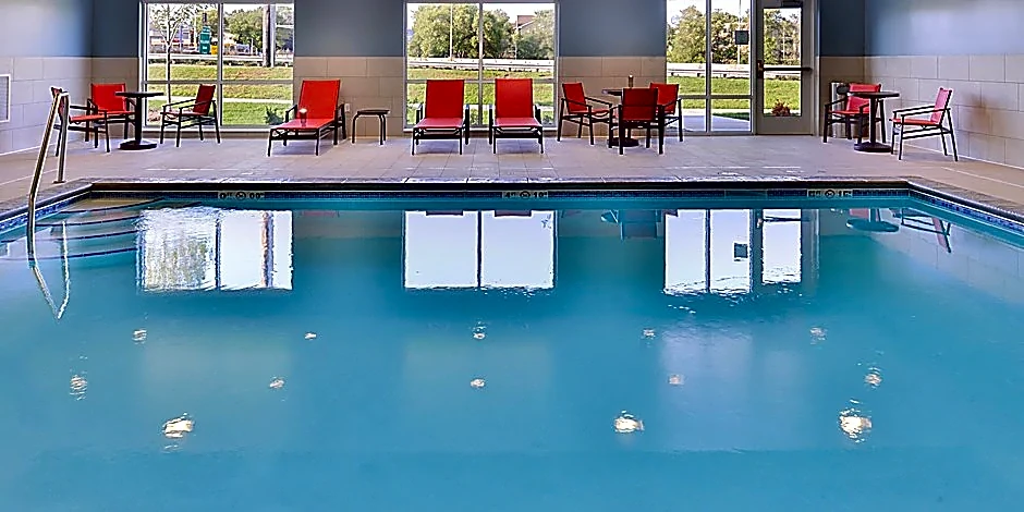 Holiday Inn Express and Suites - Mall of America - MSP Airport By IHG