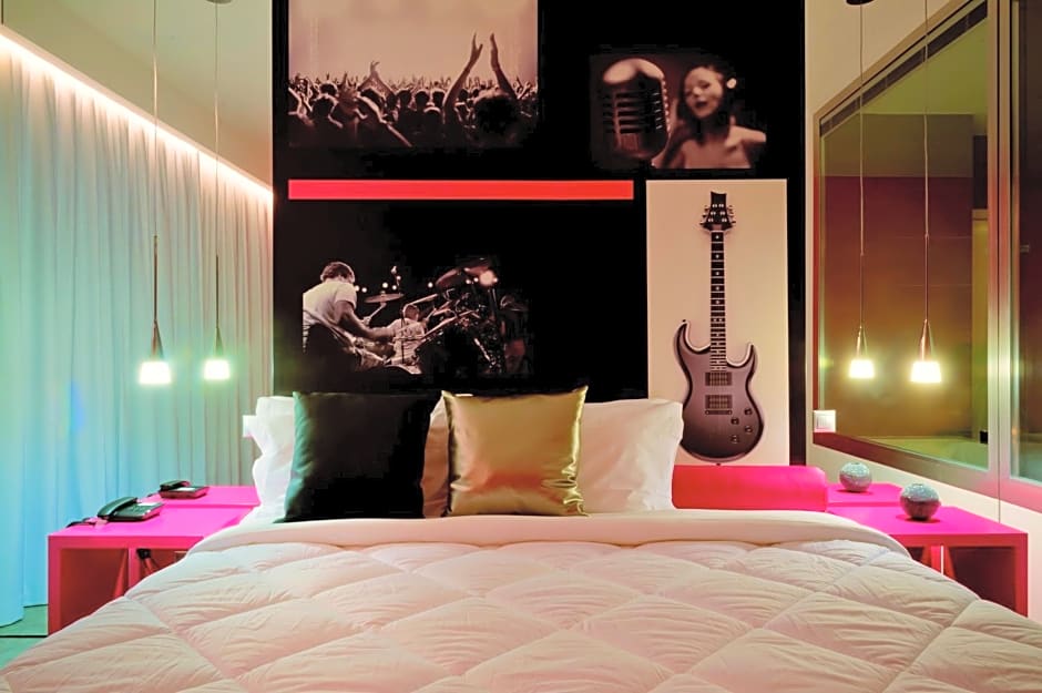 Vinyl M Hotel Design Inn