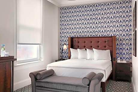 Smaller Guest room, 1 King