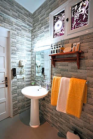 Deluxe Double Room with Pool Access