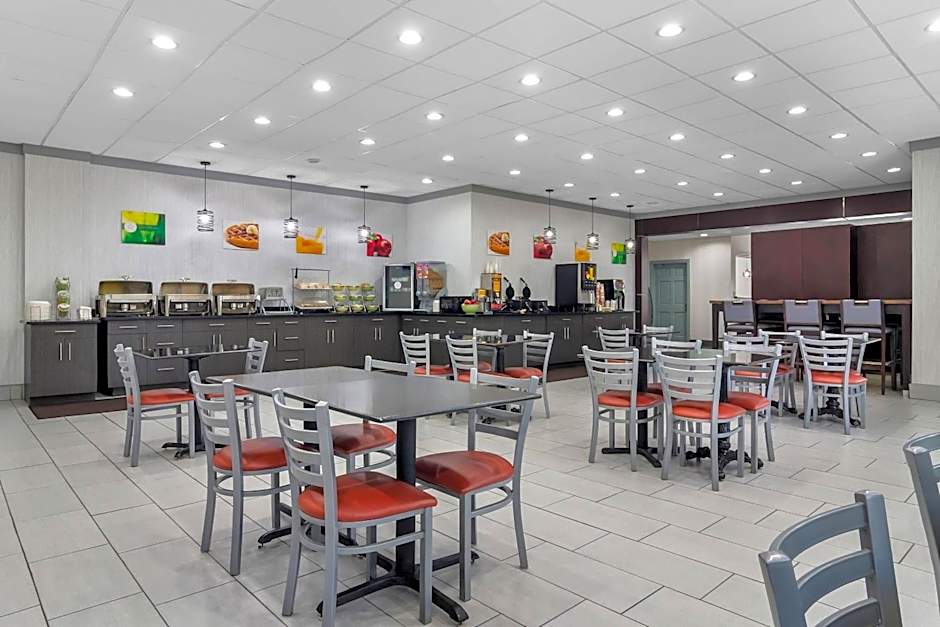 Quality Inn & Suites Greenville - Haywood Mall