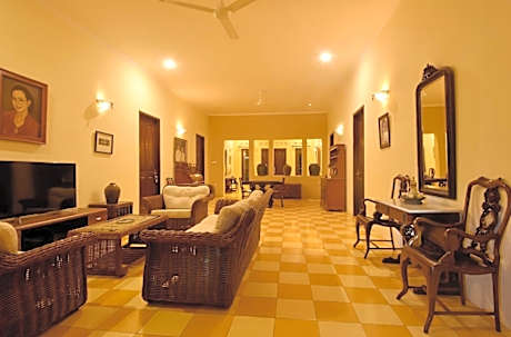 Rumah Poppy Dharsono Guest House