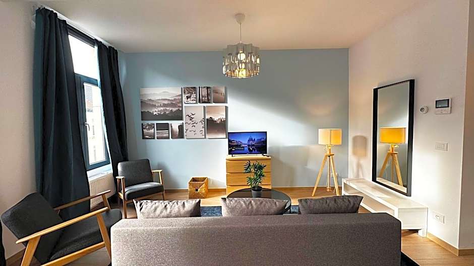 OneLuxStay near Fashion District