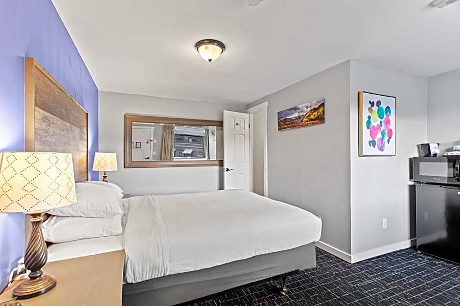 Coyote Mountain Lodge