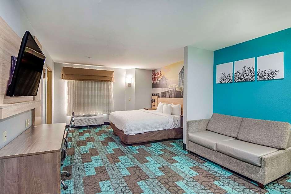 Photo 1 of 4 of 1 King Bed Suite