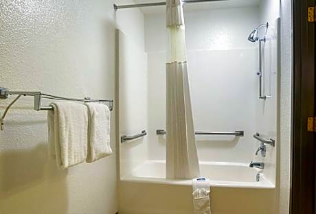 Queen Room - Disability Access