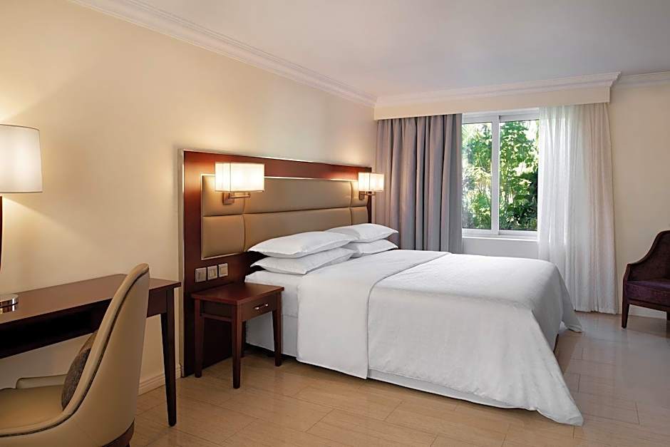 Sheraton Samoa Aggie Grey's Hotel & Bungalows