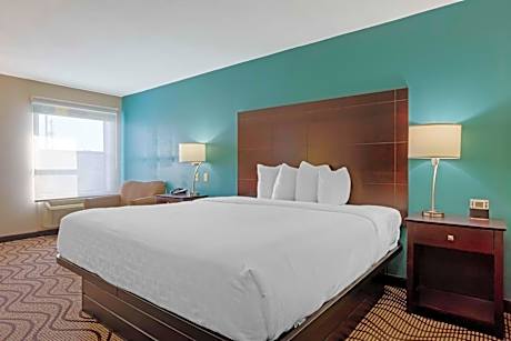 King Room with Bathtub - Disability Access/Non-Smoking