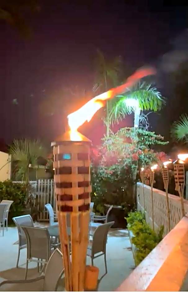 Colony Club Inn & Suites