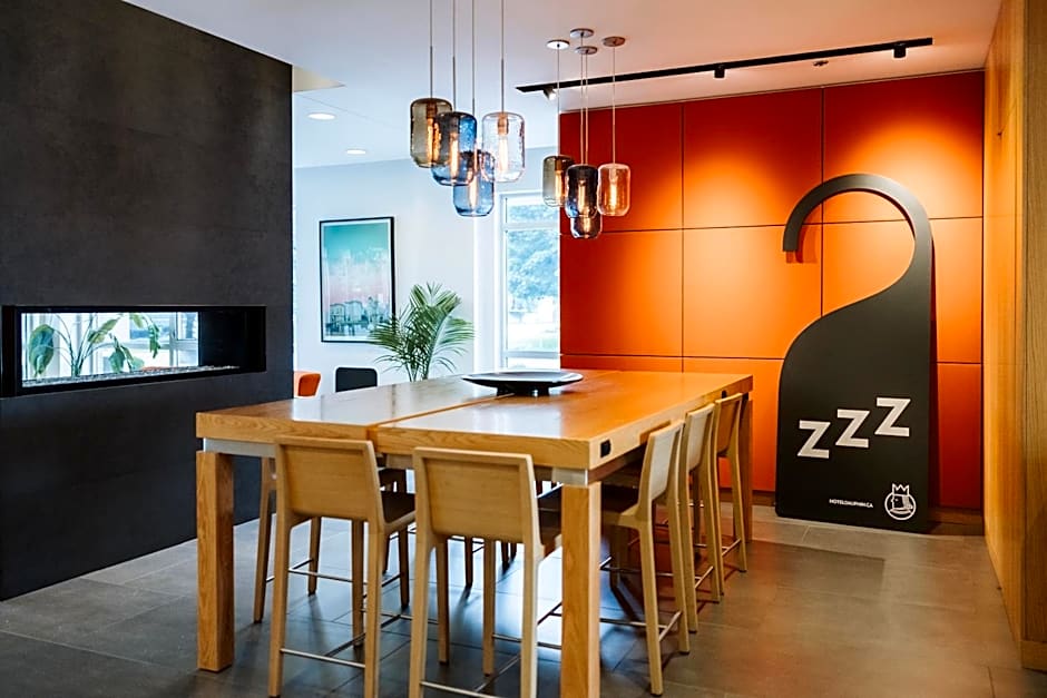 Le Dauphin MontrÃ©al-Longueuil