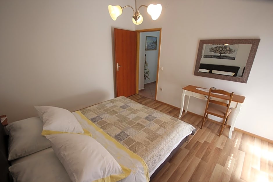 Cosy apartment 5min to beach Mirela Borik