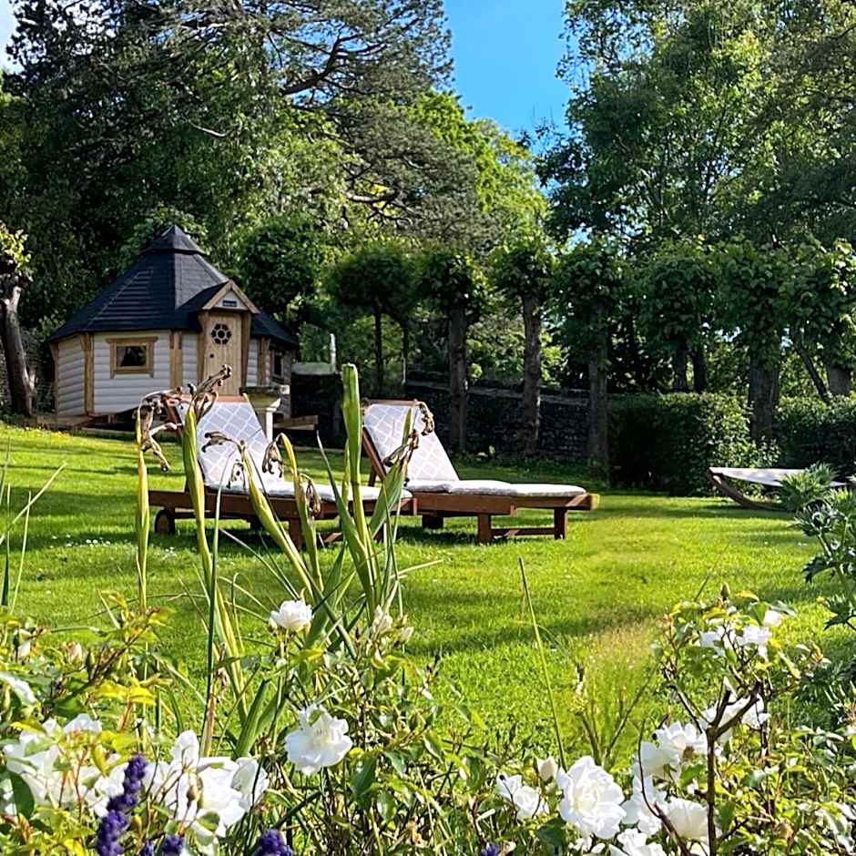 Burleigh Court Hotel