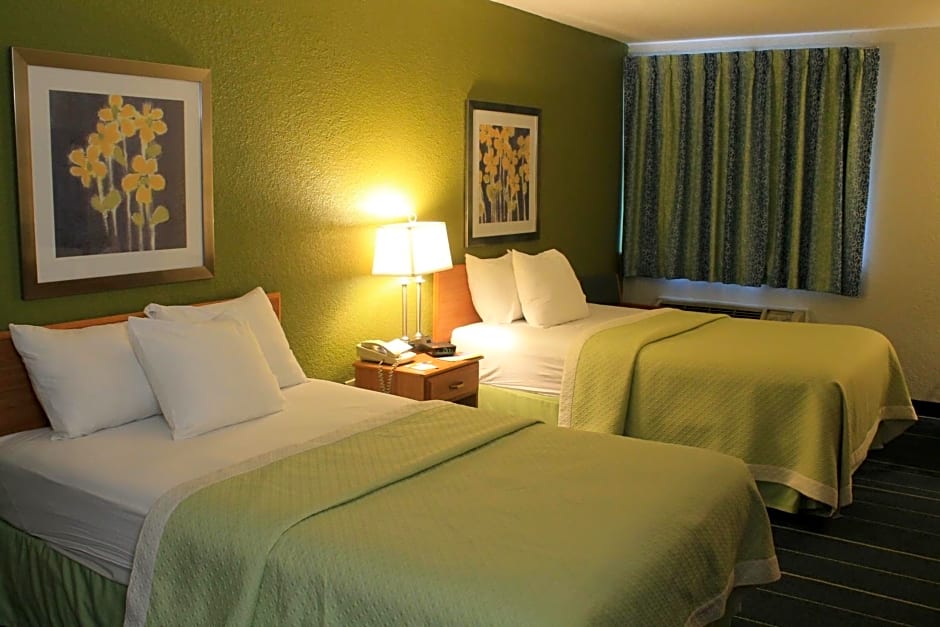 Days Inn & Suites by Wyndham Bridgeport - Clarksburg