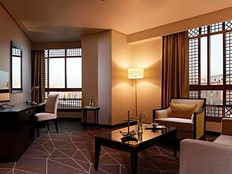 Deluxe Suite with City View