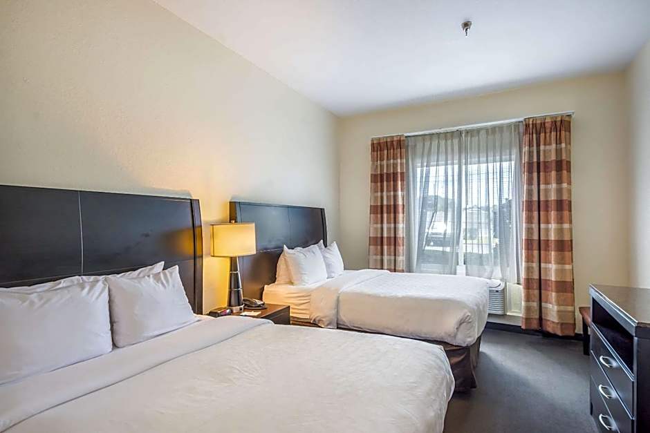 Clarion Inn & Suites Central Clearwater Beach