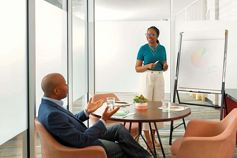 Holiday Inn & Suites Oakland - Airport by IHG