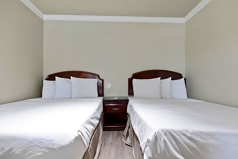 Le Blanc Inn & Suites