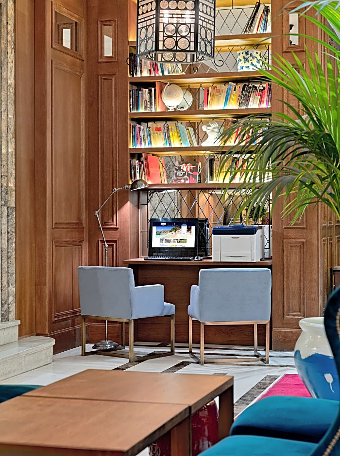 H10 Villa De La Reina