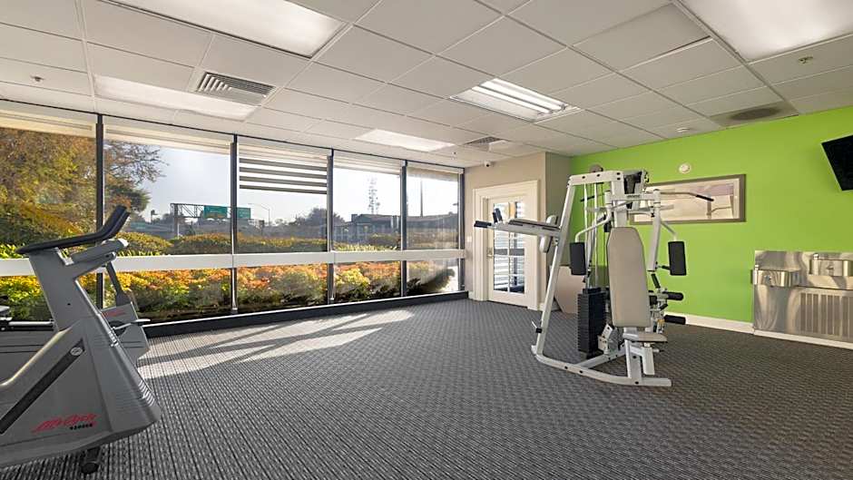 Howard Johnson by Wyndham Sacramento Downtown